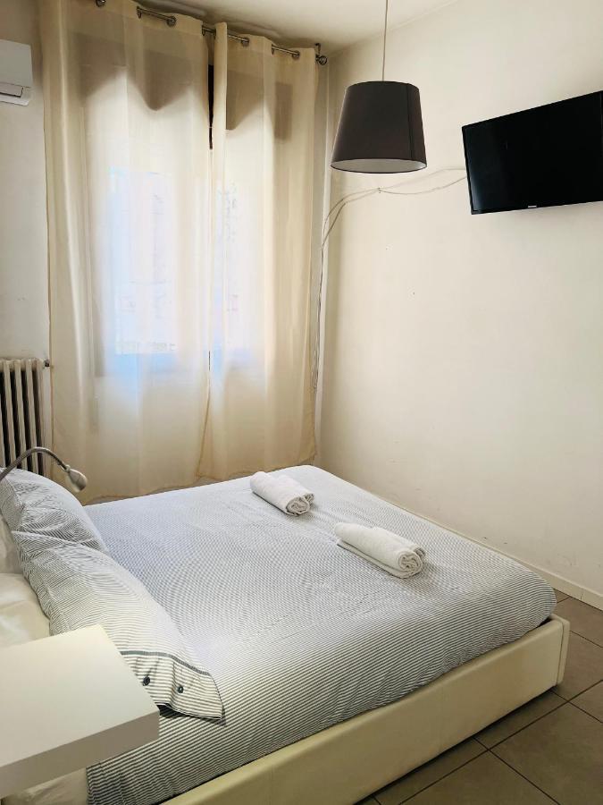 Ferienwohnung Via Aleardi, 4 Minutes From Station And Airport Shuttle Mestre Exterior foto